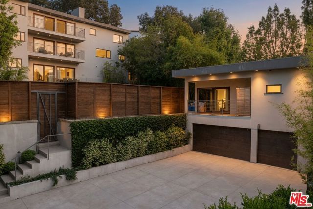 2035 De Mille Drive, Los Angeles, CA 90027
