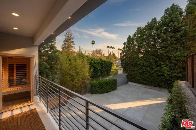 2035 De Mille Drive, Los Angeles, CA 90027