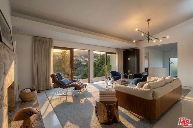 2035 De Mille Drive, Los Angeles, CA 90027