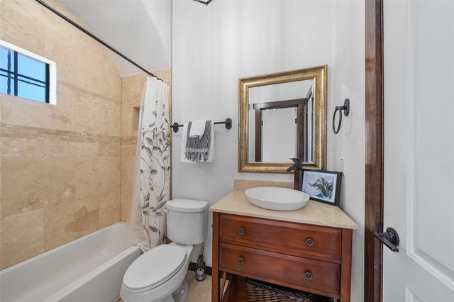 2601 Bevis Street E, Houston, TX 77008