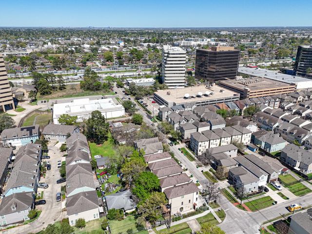 2601 Bevis Street E, Houston, TX 77008