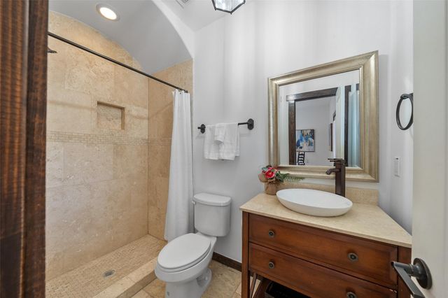 2601 Bevis Street E, Houston, TX 77008