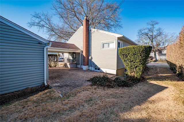 1433 Bowers Drive, Seaford, NY 11783