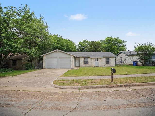 1434 Oakbrook Street, Lancaster, TX 75134