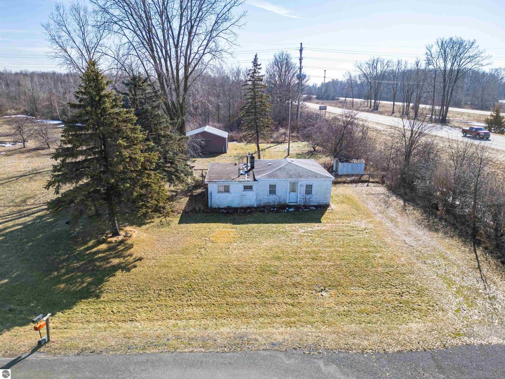 Image 1 of property listing at 5510 E Remus Road, Mt Pleasant, MI 48858