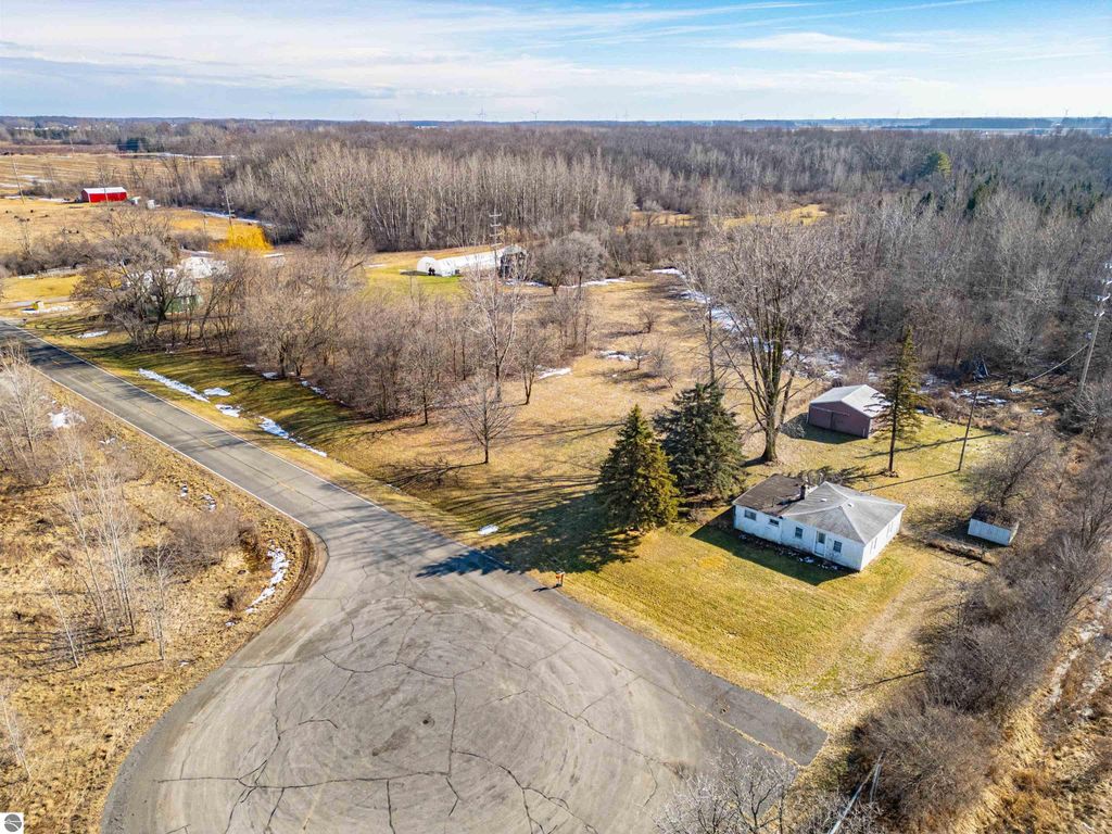 Image 6 of property listing at 5510 E Remus Road, Mt Pleasant, MI 48858