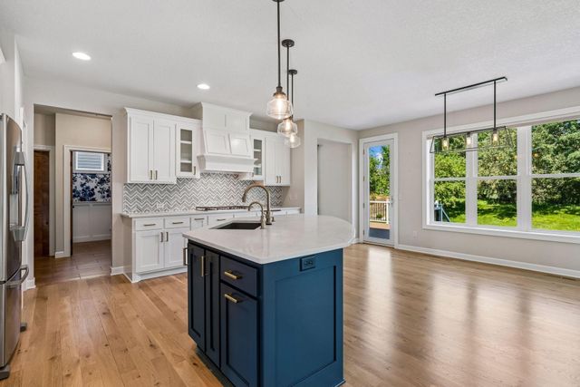 16070 55th Avenue N, Plymouth, MN 55446