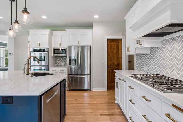 16070 55th Avenue N, Plymouth, MN 55446