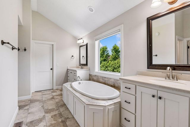 16070 55th Avenue N, Plymouth, MN 55446
