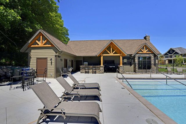 16070 55th Avenue N, Plymouth, MN 55446