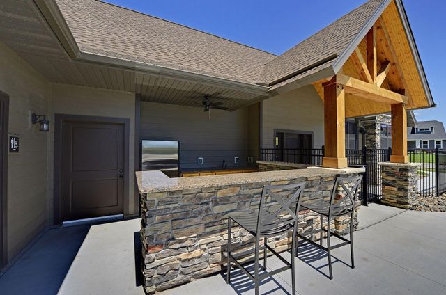 16070 55th Avenue N, Plymouth, MN 55446