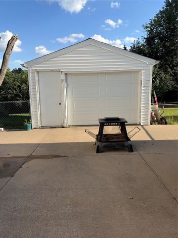 2125 Richard Drive NE, Cedar Rapids, IA 52402