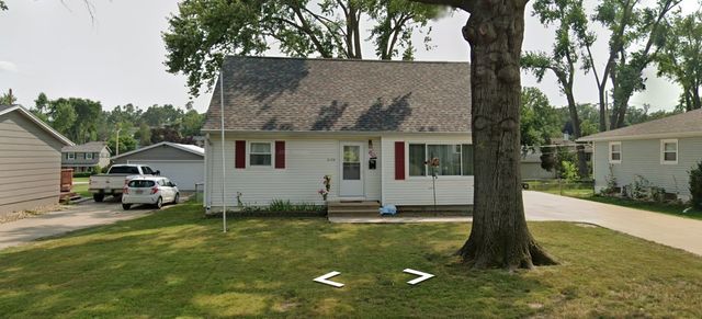 2125 Richard Drive NE, Cedar Rapids, IA 52402