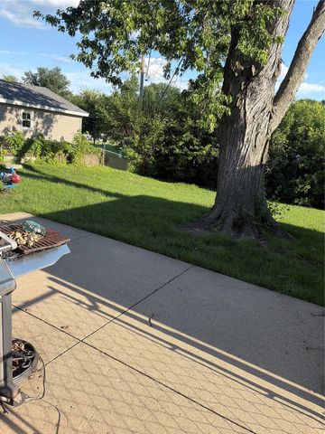 2125 Richard Drive NE, Cedar Rapids, IA 52402