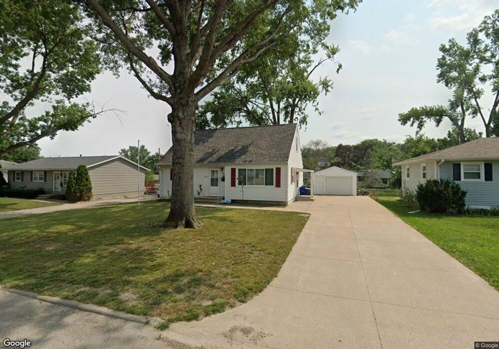 2125 Richard Drive NE, Cedar Rapids, IA 52402