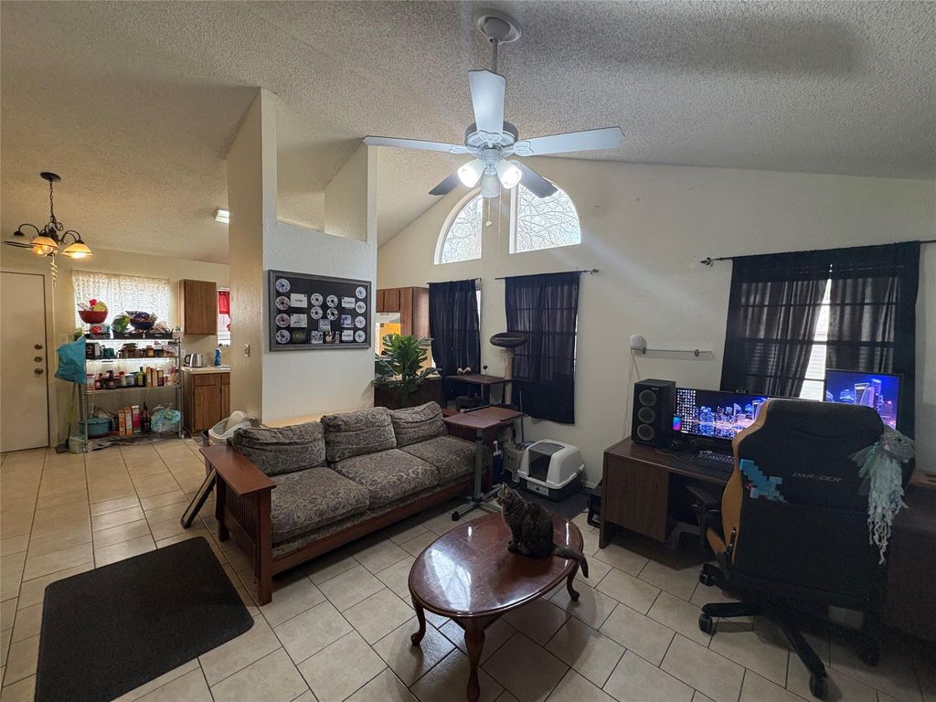 8811-B Pineridge DR B, Austin, TX 78729