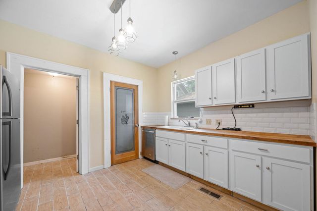 2318 E 1st St N, Wichita, KS 67214