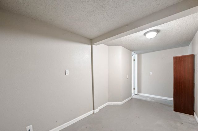 2318 E 1st St N, Wichita, KS 67214