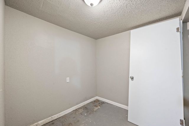 2318 E 1st St N, Wichita, KS 67214