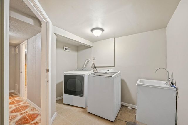 2318 E 1st St N, Wichita, KS 67214