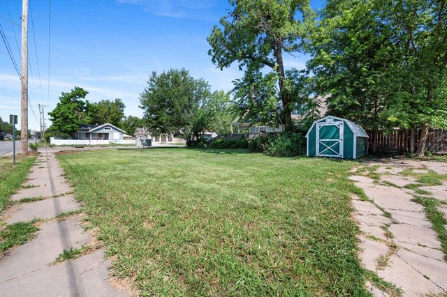 2318 E 1st St N, Wichita, KS 67214