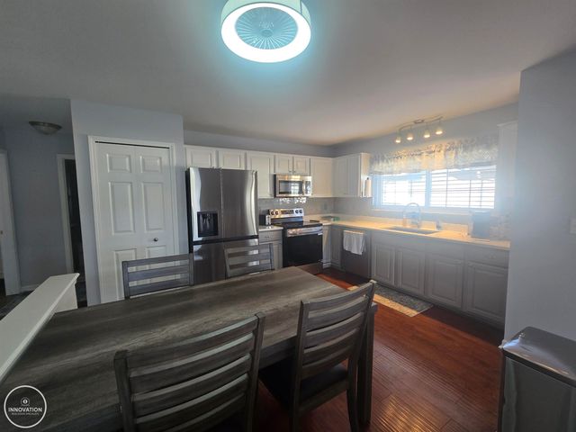 29910 Kenwood Court, Roseville, MI 48066