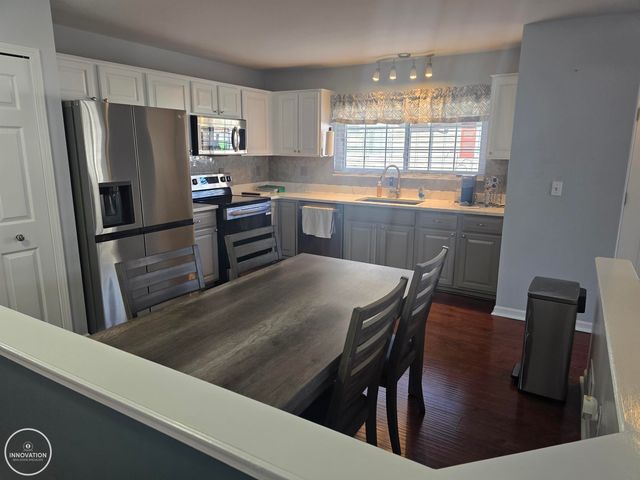 29910 Kenwood Court, Roseville, MI 48066