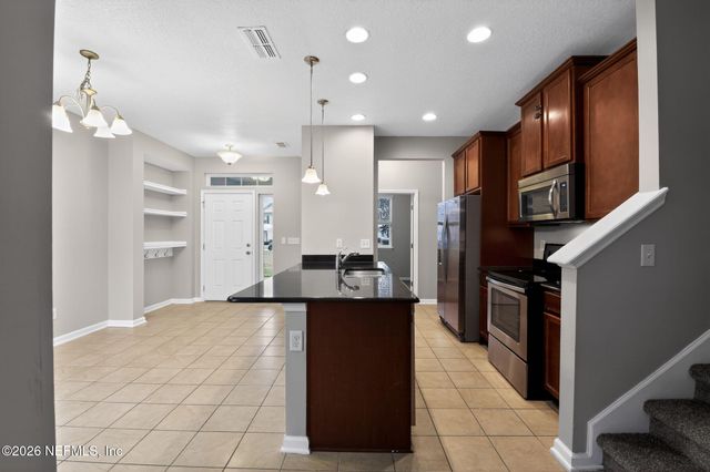 350 VINEYARD Lane, Orange Park, FL 32073