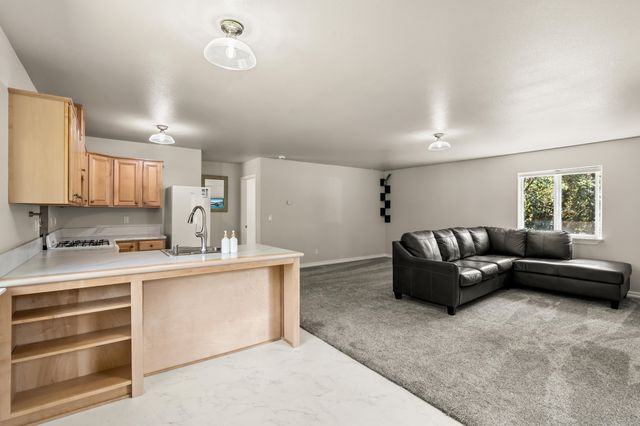3806 Jumpoff Joe Creek Road, Grants Pass, OR 97526