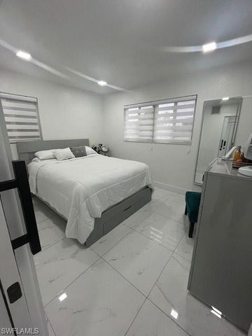 198 E Browning DR, West Palm Beach, FL 33406