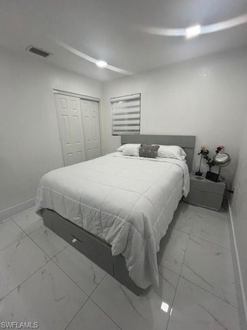 198 E Browning DR, West Palm Beach, FL 33406