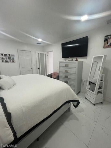 198 E Browning DR, West Palm Beach, FL 33406