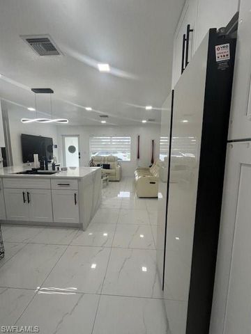 198 E Browning DR, West Palm Beach, FL 33406