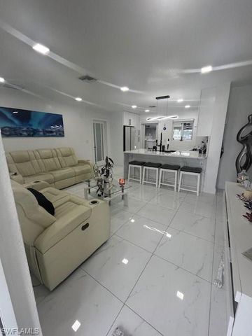 198 E Browning DR, West Palm Beach, FL 33406