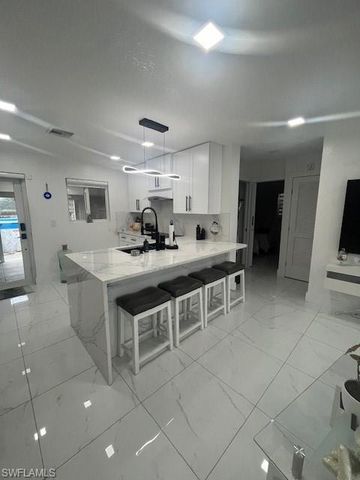 198 E Browning DR, West Palm Beach, FL 33406