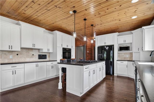 30703 E US Highway 50 Road, Lee's Summit, MO 64086