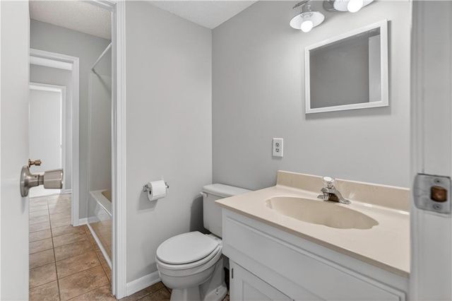 30703 E US Highway 50 Road, Lee's Summit, MO 64086