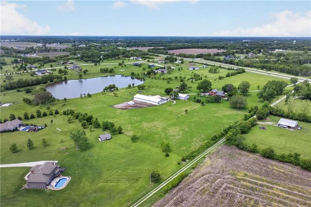 30703 E US Highway 50 Road, Lee's Summit, MO 64086