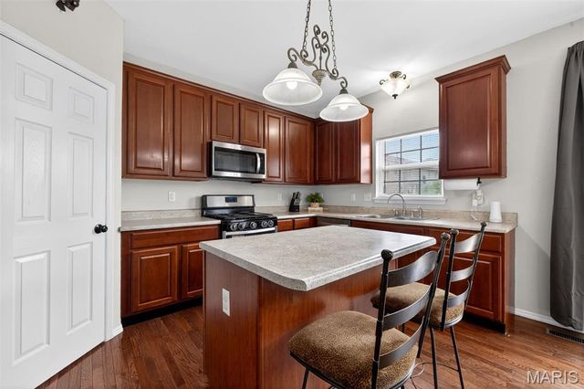 7 Rivermeadows Drive, Florissant, MO 63031