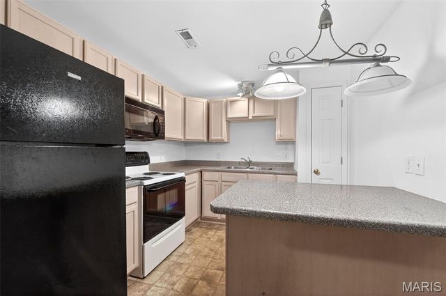7 Rivermeadows Drive, Florissant, MO 63031