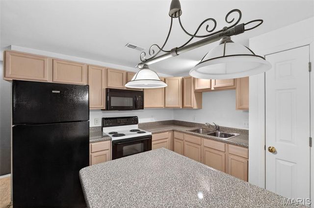 7 Rivermeadows Drive, Florissant, MO 63031