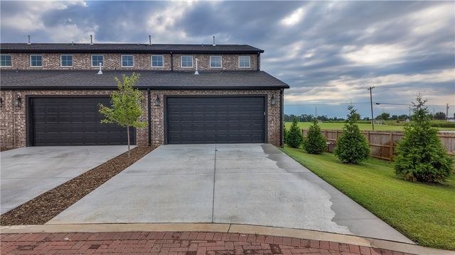 5918 S Bellview Road, Rogers, AR 72758