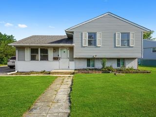 513 E Maple Drive, Glenwood, IL 60425