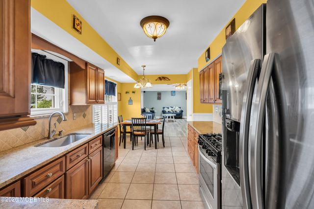 3 Hedgewood Road, Howell, NJ 07731