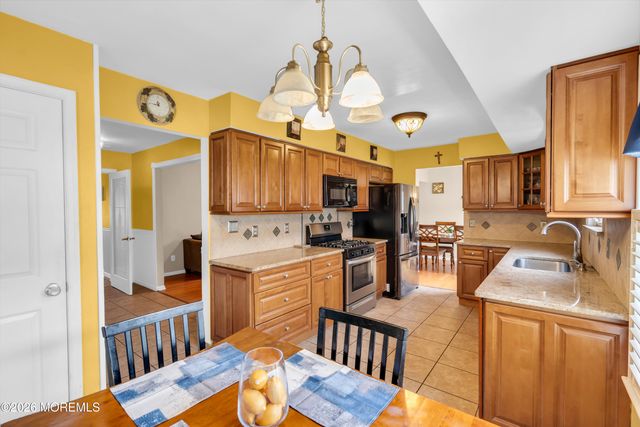 3 Hedgewood Road, Howell, NJ 07731