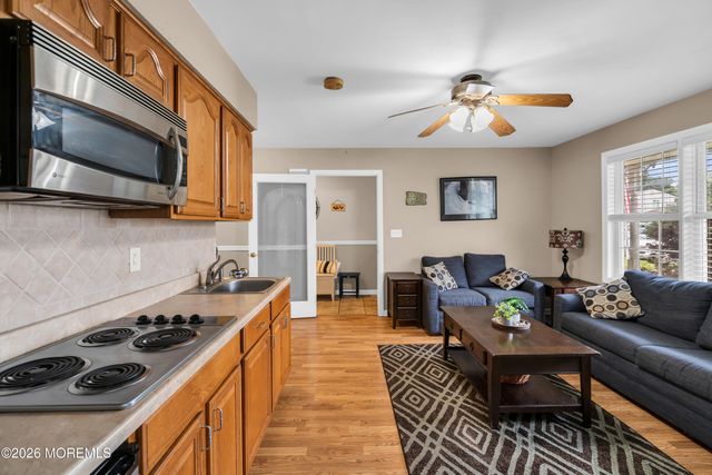 3 Hedgewood Road, Howell, NJ 07731