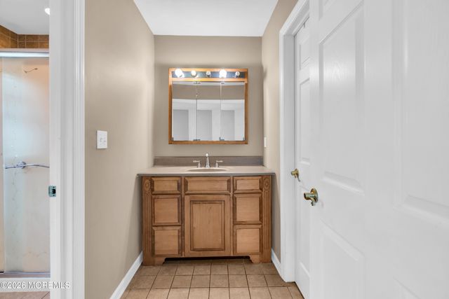 3 Hedgewood Road, Howell, NJ 07731