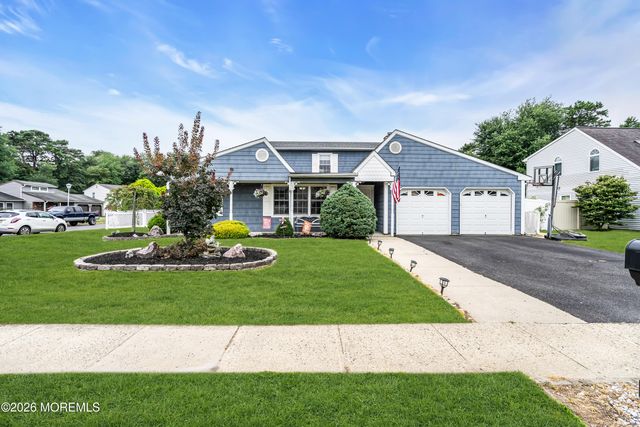 3 Hedgewood Road, Howell, NJ 07731