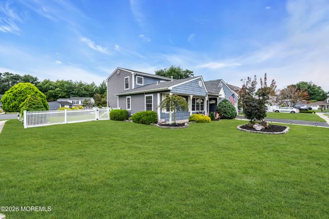 3 Hedgewood Road, Howell, NJ 07731