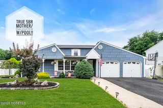 3 Hedgewood Road, Howell, NJ 07731